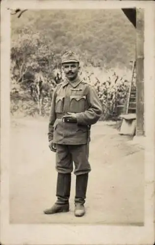 Foto Ak Kuk Soldat in Uniform, Portrait