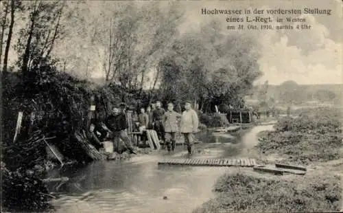 Ak Hochwasser in der vordersten Stellung, Regiment, Soldaten, I. WK