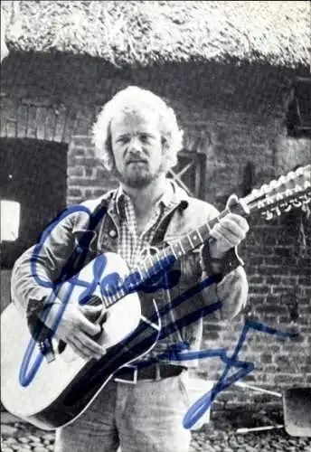 Ak Sänger Fiede Kay, Portrait mit Gitarre, Autogramm