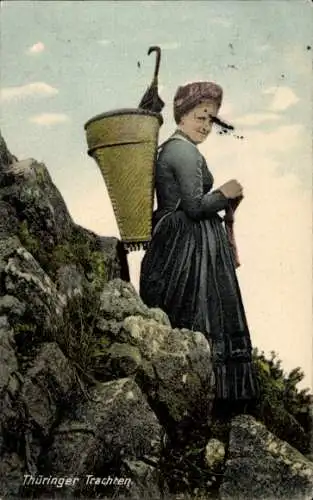 Ak Frau in Thüringer tracht mit Kiepe und Schirm