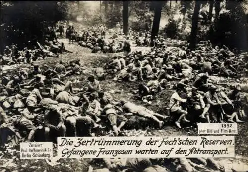 Ak Kriegsgefangene Franzosen warten auf Abtransport, I WK