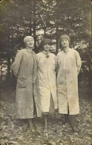 Foto Ak Frauenarbeit im Krieg, Frauen, Gruppenbild