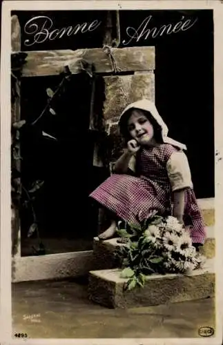 Ak Glückwunsch Neujahr, Mädchen, Blumen