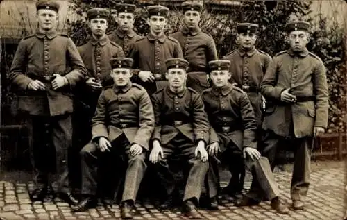 Foto Ak Deutsche Soldaten in Uniform, Gruppenbild