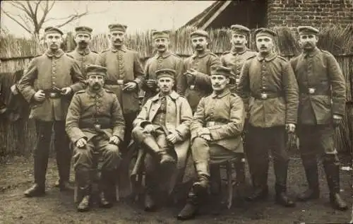 Foto Ak Deutsche Soldaten in Uniform, Gruppenbild