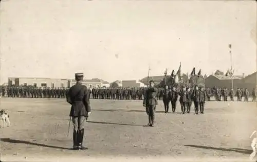 Foto Ak Oudjda Oujda Marokko, Soldaten, Parade