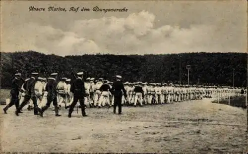 Ak Deutsche Marine, Auf dem Übungsmarsch