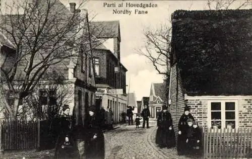 Ak Nordby Fanø Fanö Dänemark, Hovedgaden, Straßenpartie, Anwohner, Geschäft 