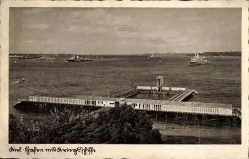 Ak Kiel, Riel Hafen, Piers, Schiffe im Wasser