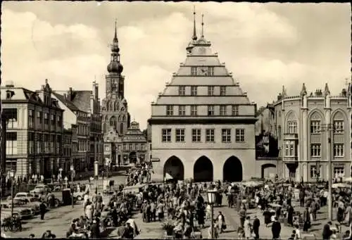 Ak Greifswald in Vorpommern, Rathaus und St. Nikolaikirche, Marktplatz