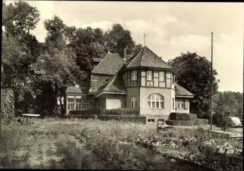 Ak Königs Wusterhausen in Brandenburg, Haus mit Garten, Bäume, zwei Etagen, Erholungsheim der ...