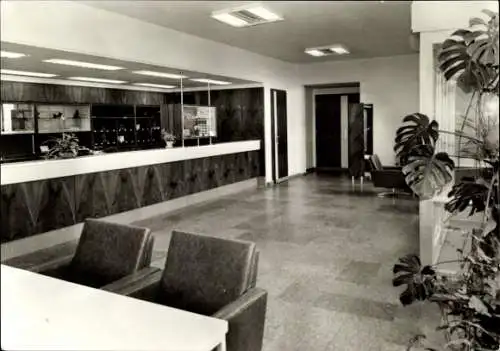 Ak Ostseebad Ahlbeck auf Usedom, Empfangsbereich, modern, Möbel, Pflanzen, hell
