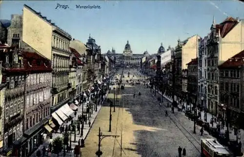 Ak Praha Prag Tschechien, Wenzelsplatz, Häuserfront, Straßenansicht, Menschen, Tram