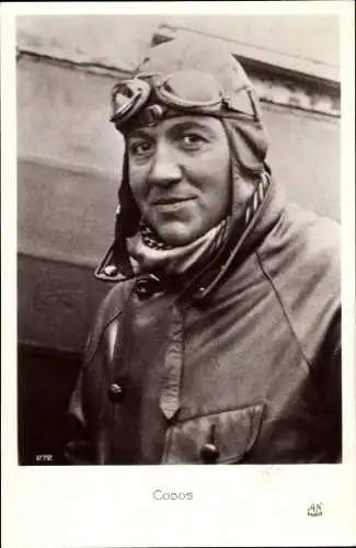 Ak Codos, Pilot vor Flugzeug, Portrait