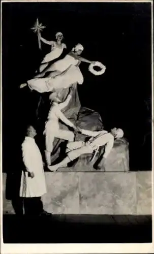 Foto Ak Zirkus, Lebendige Figuren
