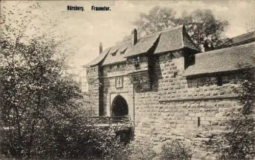 Ak Nürnberg in Mittelfranken, Albrecht Dürer Haus, Frauentor, alte Steinmauer, Brücke, Bäume, ...