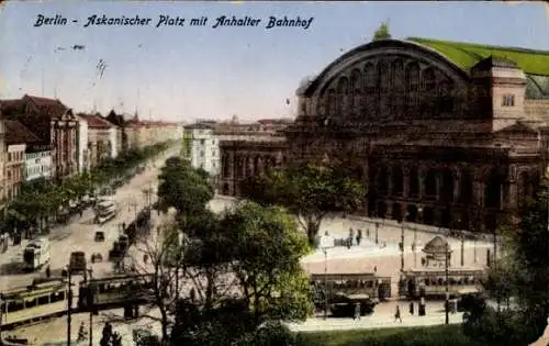 Ak Berlin Kreuzberg , Vorderansicht des Anhalter Bahnhofs, Askanischer Platz, Straßenbahnen