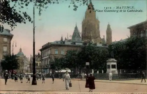Ak Mainz am Rhein, Platz Gutenberg, die Kathedrale, belebte Straße, historische Architektur