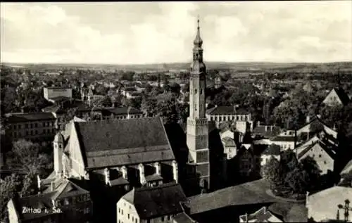 Ak Zittau in Sachsen, Stadtansicht mit großer Kirche und Turm, weitläufige Landschaft im Hinte...