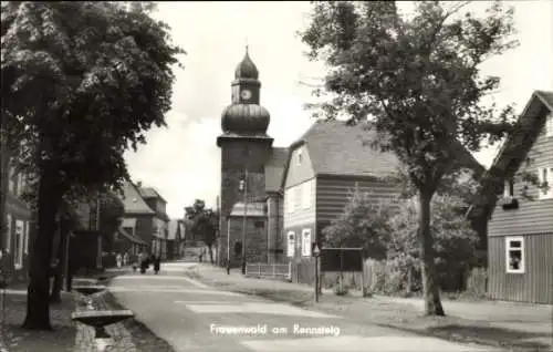 Ak Frauenwald am Rennsteig Ilmenau in Thüringen, Schöne Landschaft, Alte Gebäude, Uhrturm, Gle...