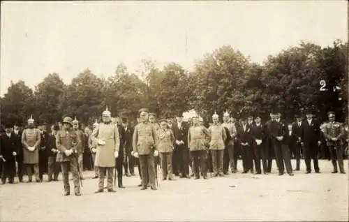 Foto Ak Bad Langensalza in Thüringen, Deutsche Soldaten in Uniform, Männer in Anzügen, Festakt