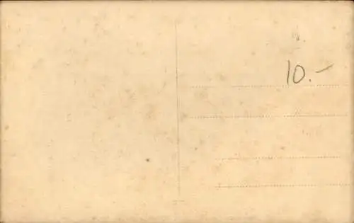 Foto Ak Deutsche Soldaten in Uniform, Pferdestall, Stallwache, Sättel, Reisigbesen