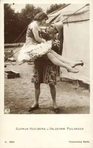 Ak Schauspielerin Gudrun Houlberg, Schauspieler Valdemar Psilander, Filmszene