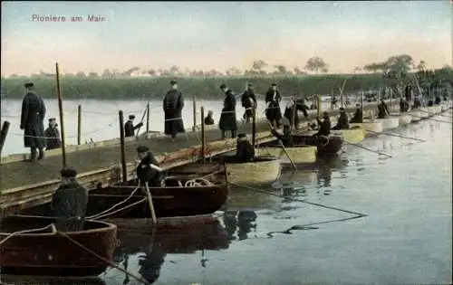 Ak Pioniere am Main, Schiffbrücke, Deutsche Soldaten in Uniformen