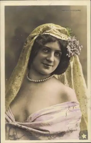 Ak Ambassadeurs, Portrait einer jungen Frau mit Schleier