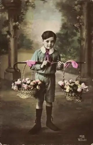 Ak Portrait eines Jungen mit Blumenkörben, Velouté 309