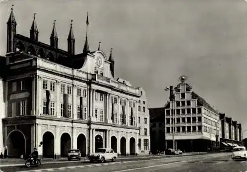 Ak Hansestadt Rostock, Rathaus, Haus Sonne, Wohnheim, Theater, städtische Architektur