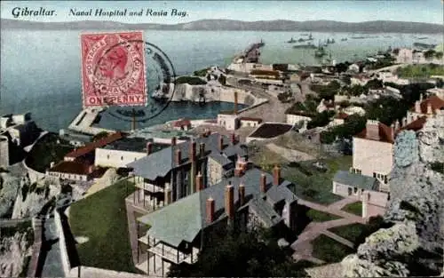 Ak Gibraltar, Luftaufnahme des Marinekrankenhauses, Rosia Bay, Schiffe im Hintergrund