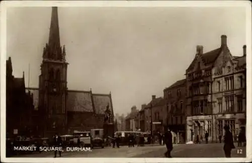 Ak Durham North East England, Marktplatz,  historische Gebäude, Statue, Autos
