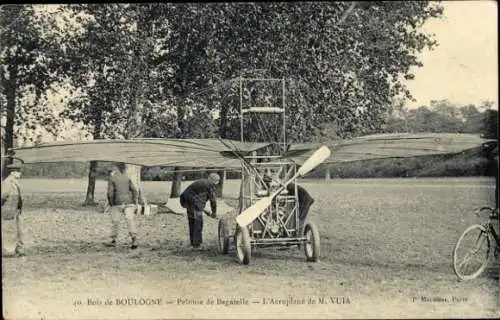 Ak Paris XVI, Bois de Boulogne, Pelouse de Bagatelle, Aeroplane de Viua, Flugzeug