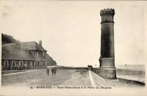 Ak Honfleur Calvados, Leuchtturm, Küstenansicht, Spaziergänger