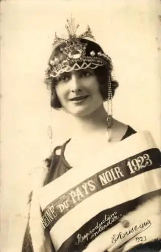 CPA Reine du Pays Noir 1923, Portrait