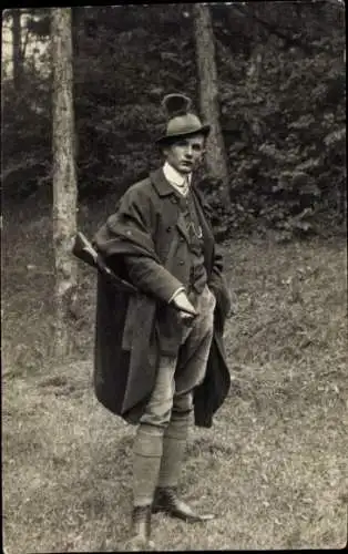 Foto Ak Jäger in Tracht mit Gewehr, Portrait