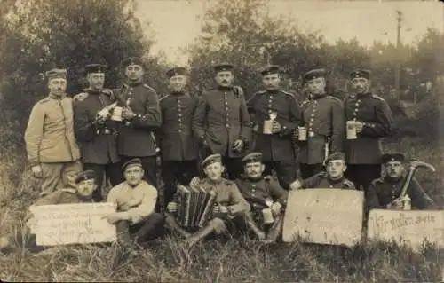 Foto Ak Elsenborn, Truppenübungsplatz, Deutsche Soldaten in Uniform, Gruppenbild