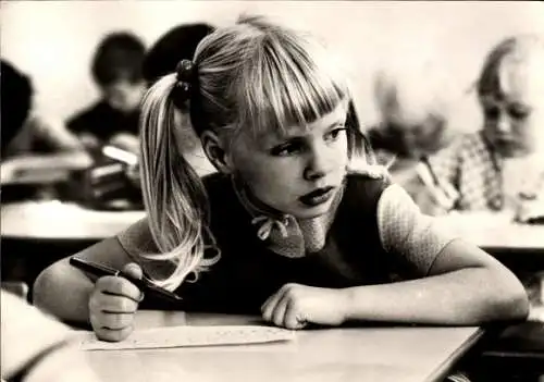 Ak Glückwunsch Schulanfang, Mädchen, Portrait