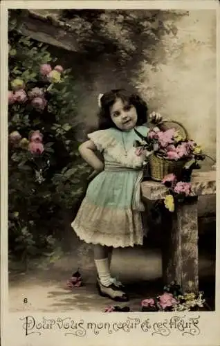 Ak Mädchen mit Blumen, Portrait