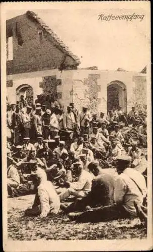 Ak Kaffeeempfang, Soldaten rasten
