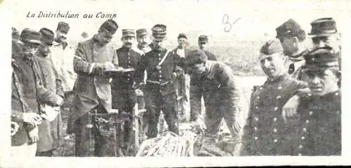 Ak La Distribution au Camp, Soldaten