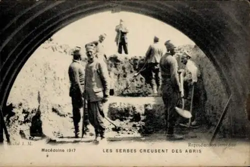CPA Macédoine 1917, Les Serbes creusent des Abris