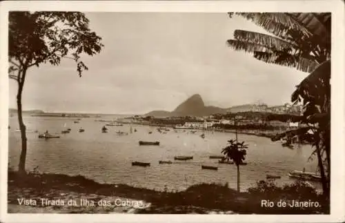 Ak Rio de Janeiro Brasilien, Blick auf Ilha das Cobras, Meer, Boote, Zuckerhut im Hintergrund
