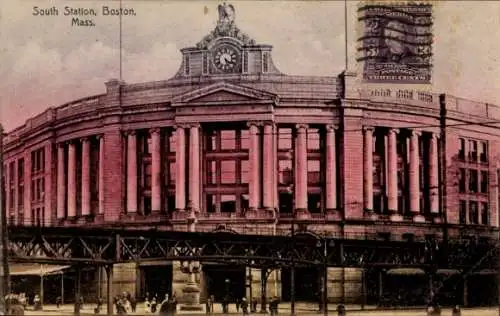 Ak Boston Massachusetts USA, Süd Bahnhof, klassizistische Architektur, große Säulen, Uhrturm, ...