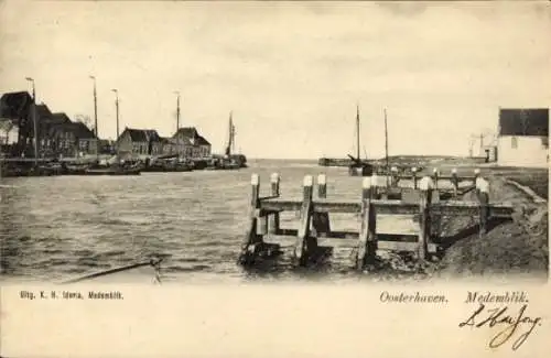 Ak Medemblik Nordholland Niederlande, Oosterhaven,  Hafenansicht, historische Architektur, Boote