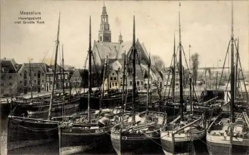Ak Maassluis Südholland, Hafenansicht, große Kirche, viele Schiffe