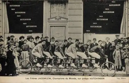 CPA Les Freres Jacowlew, Champions du Monde, sur pneus Hutchinson