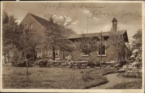 Ak Rabitz Kubschütz in Sachsen, Historisches Gebäude, Garten mit Tischen und Stühlen, Bäume