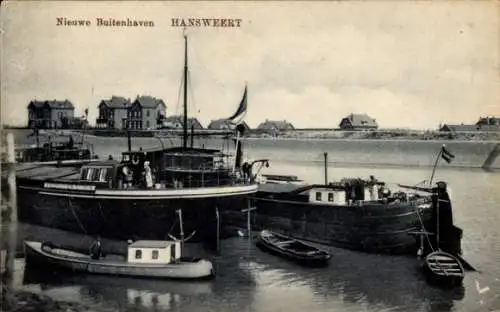 Ak Hansweerd Hansweert Zeeland Niederlande, Hafenlandschaft, Schiffe, Häuser im Hintergrund